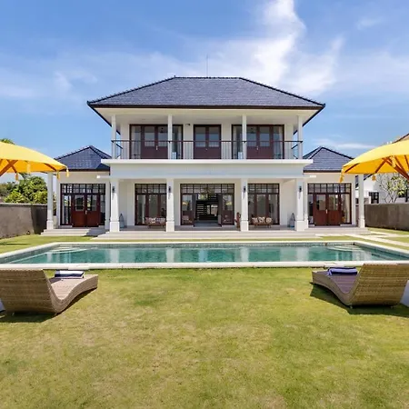 Villa Besakih 5BR, 5 mins to beach - Canggu Bagian luar foto