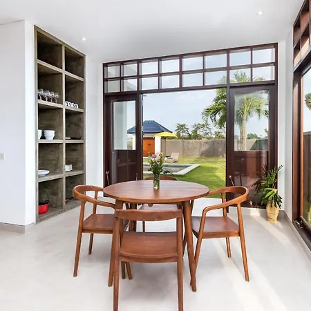 Villa Besakih 5BR, 5 mins to beach - Canggu Bagian luar foto